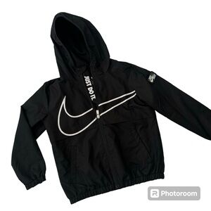 Boys Nike windbreaker zip up lightweight jacket black size 7